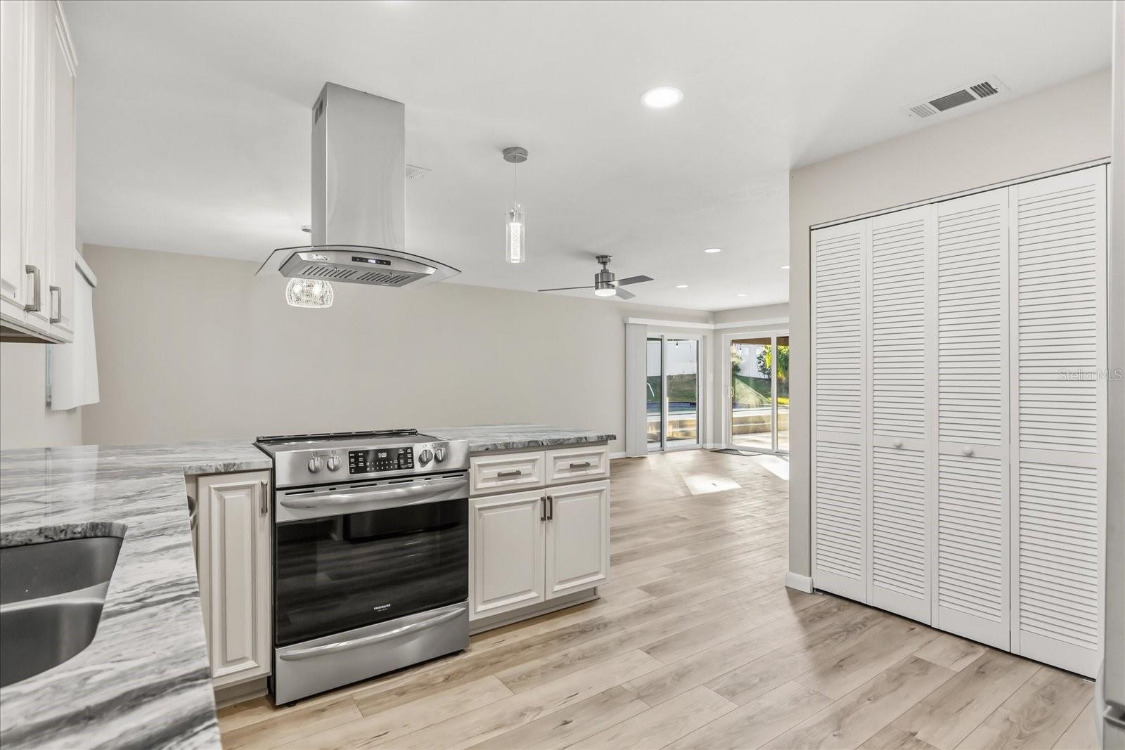 SANDRA HEIGHTS - Residential