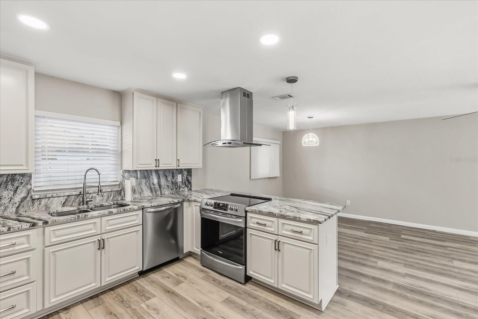 SANDRA HEIGHTS - Residential