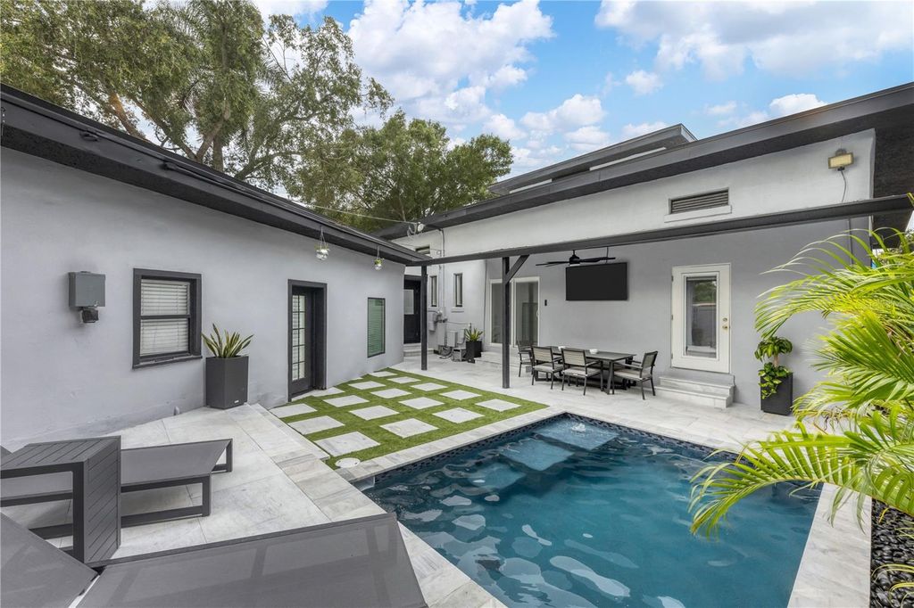 Photo of 35 Aegean Avenue, Tampa, FL 33606 (MLS # TB8463505)