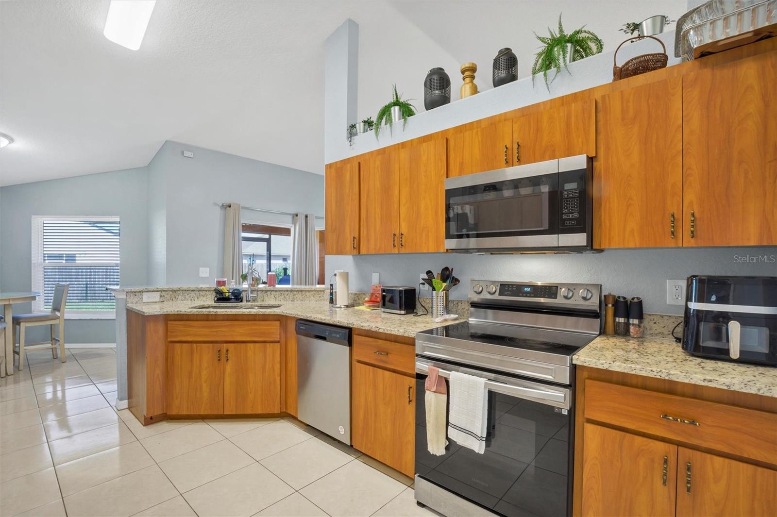 SAVANNA POINTE - Residential