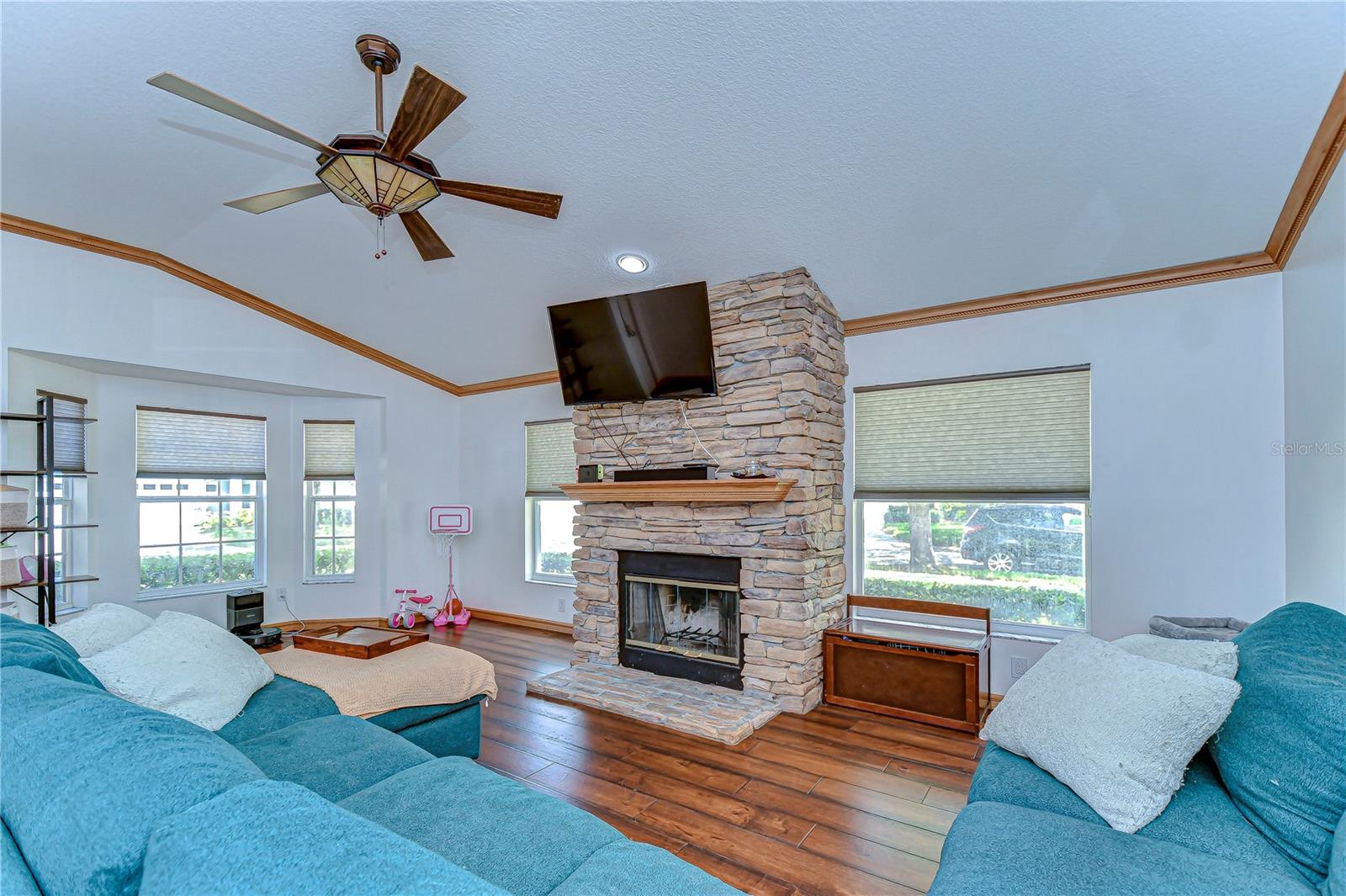 2927 HICKORY GROVE DRIVE