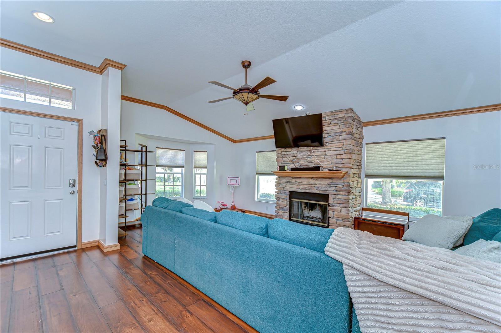 2927 HICKORY GROVE DRIVE