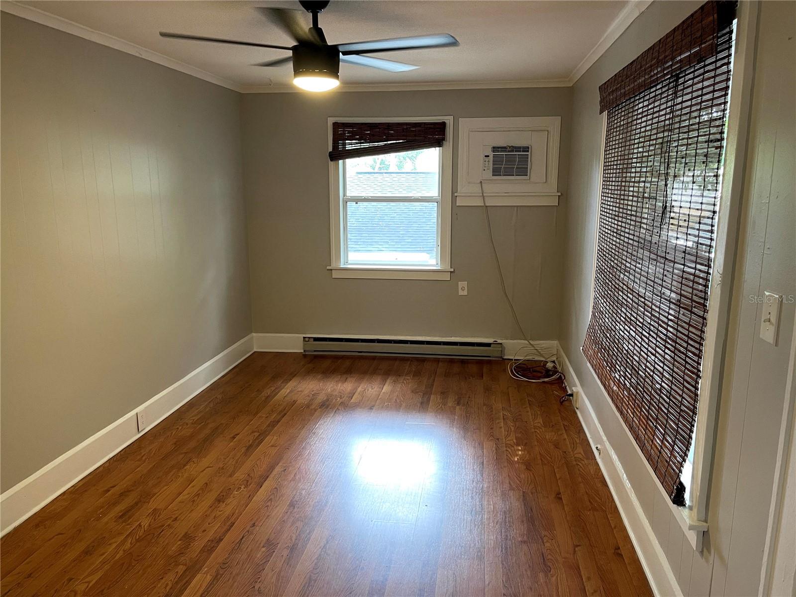 SUNSHINE PARK - Residential Lease