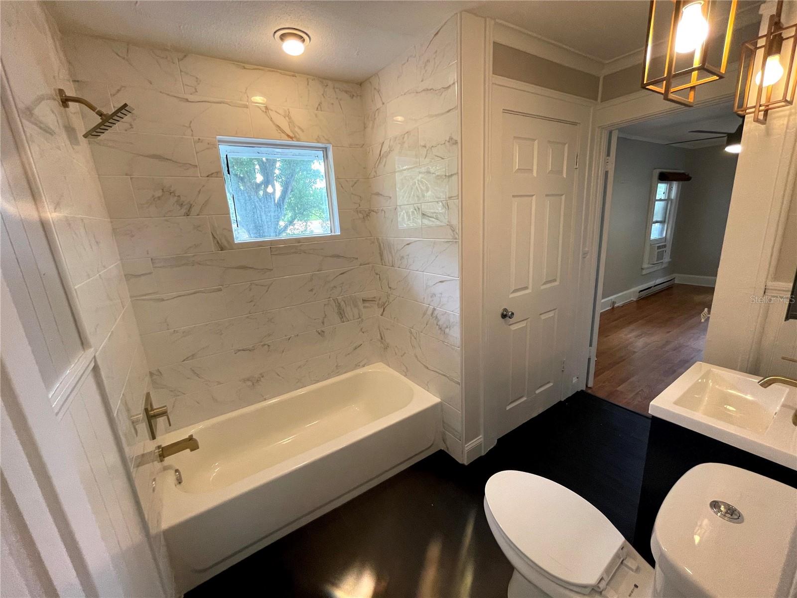 SUNSHINE PARK - Residential Lease