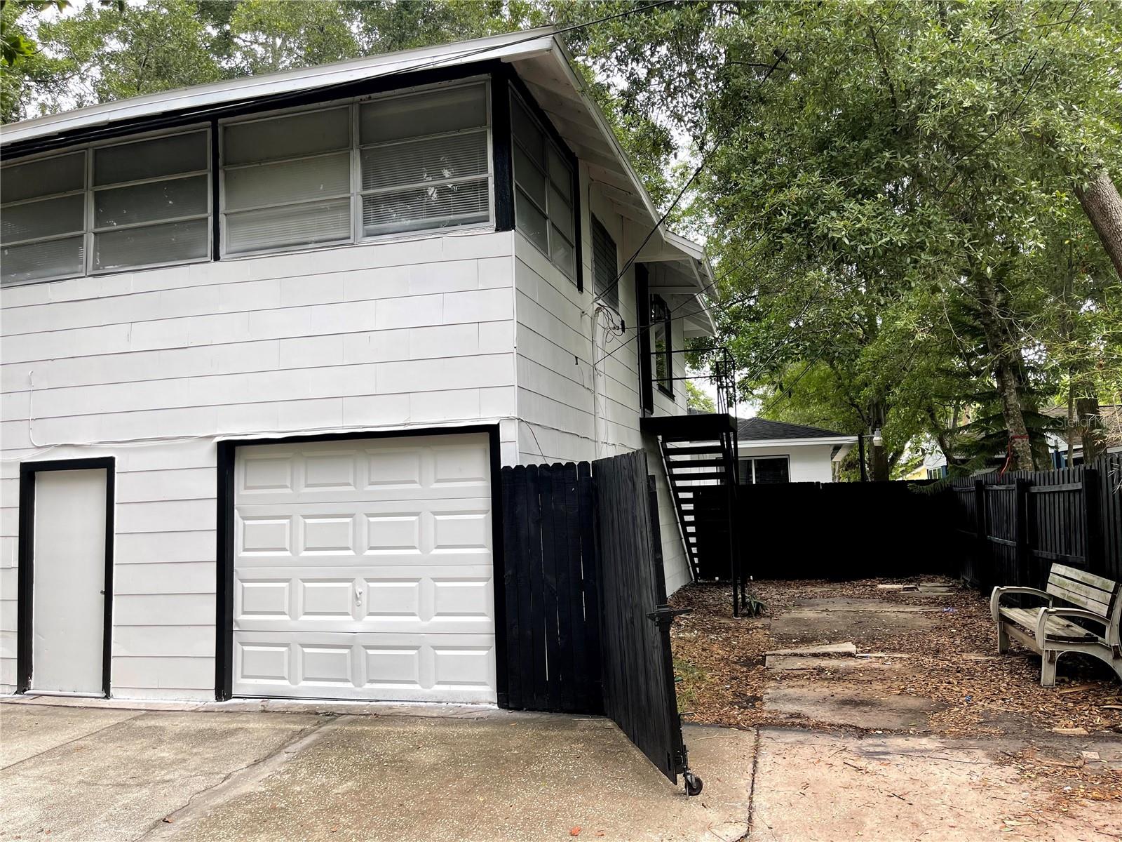 SUNSHINE PARK - Residential Lease