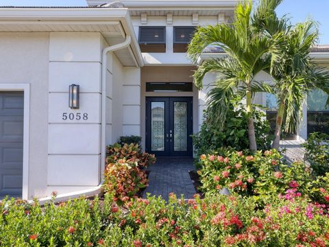 5058 SURFSIDE CIRCLE LAKEWOOD RANCH FL 34211
