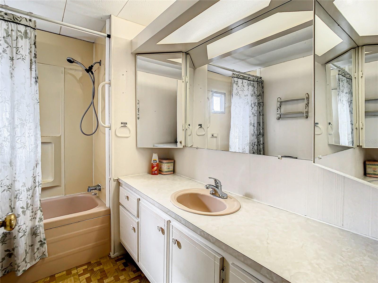 TROPICAL GARDENS M/H PARK UNREC - Residential