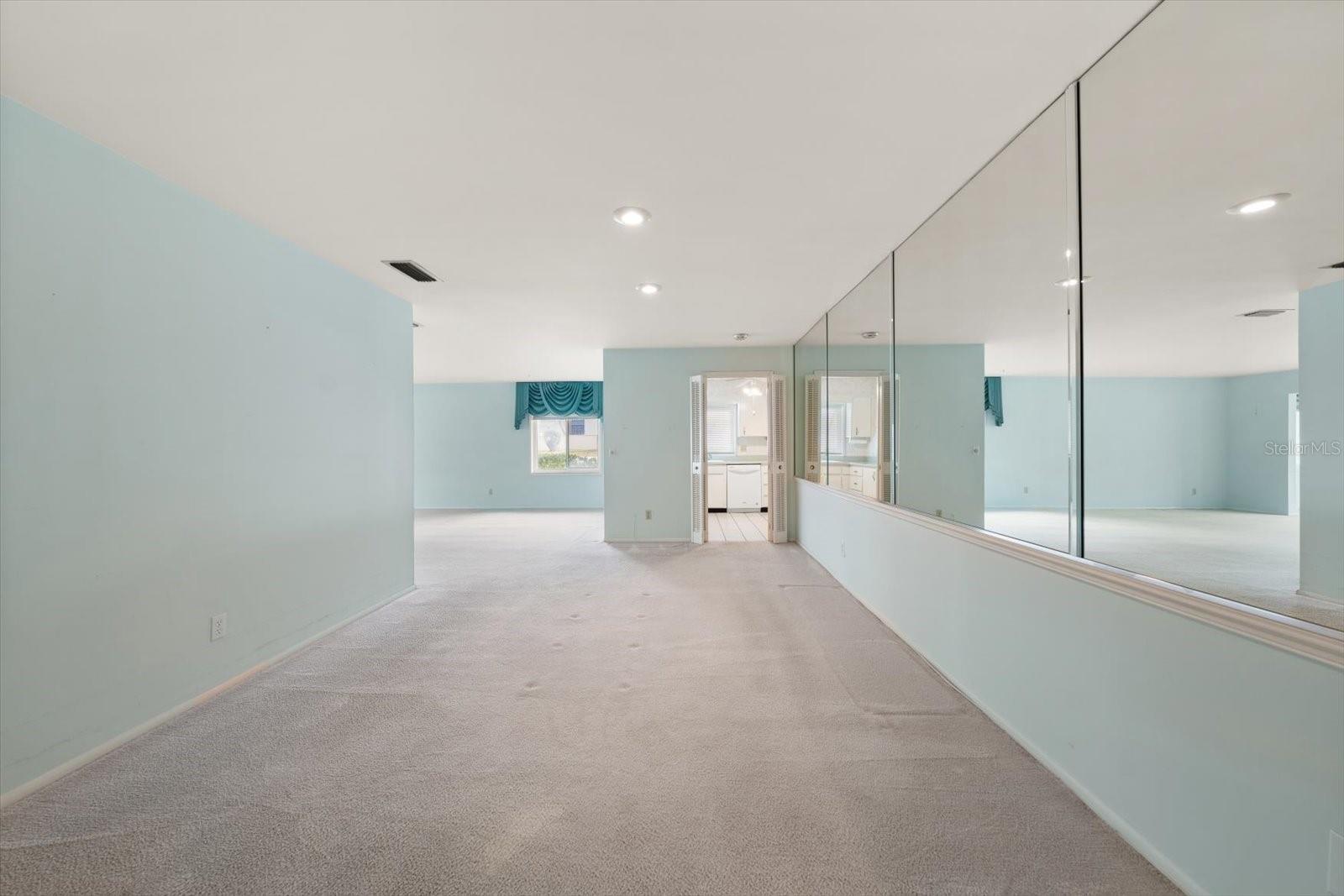 HARBOUR CLUB CONDO 2 - Residential