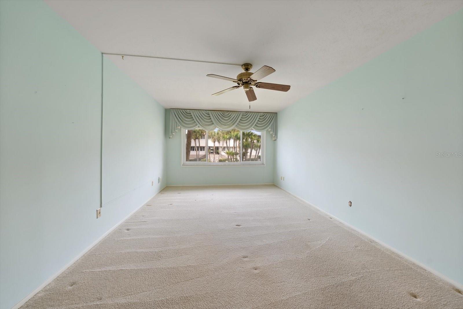 HARBOUR CLUB CONDO 2 - Residential