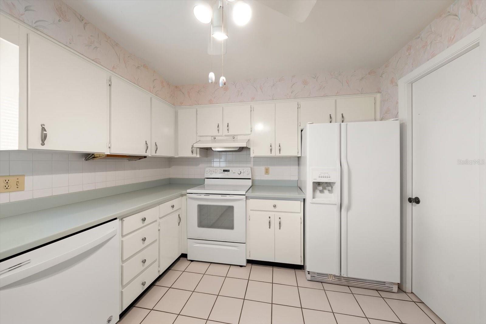 HARBOUR CLUB CONDO 2 - Residential