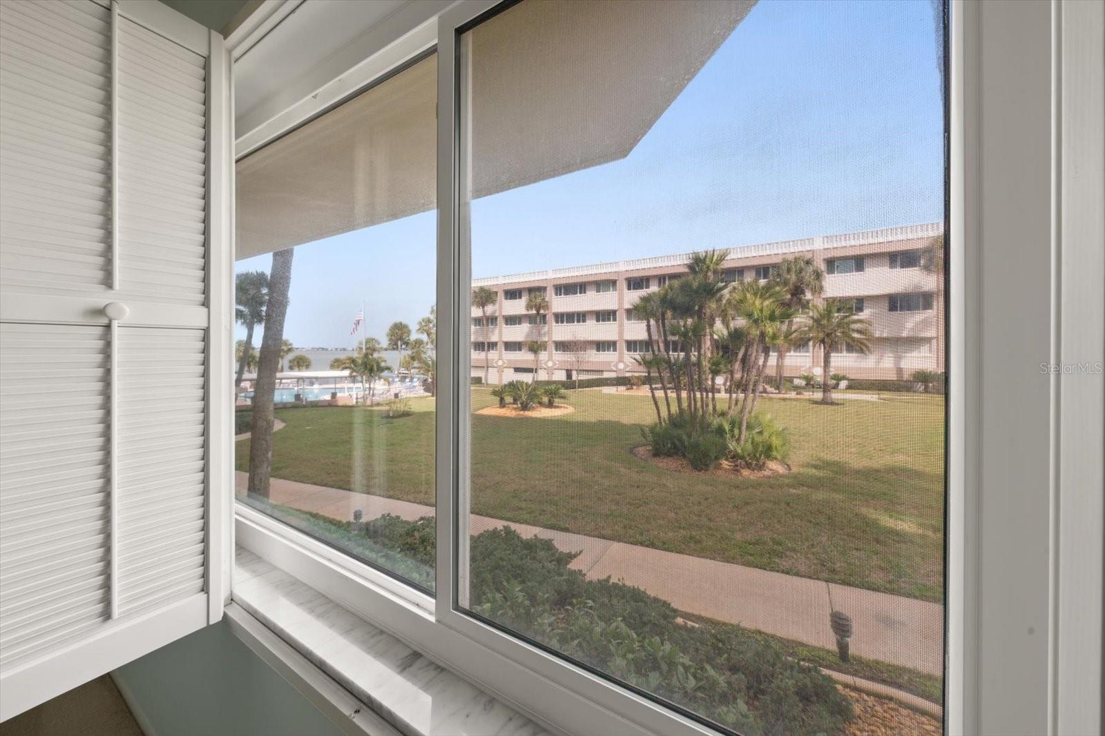 HARBOUR CLUB CONDO 2 - Residential