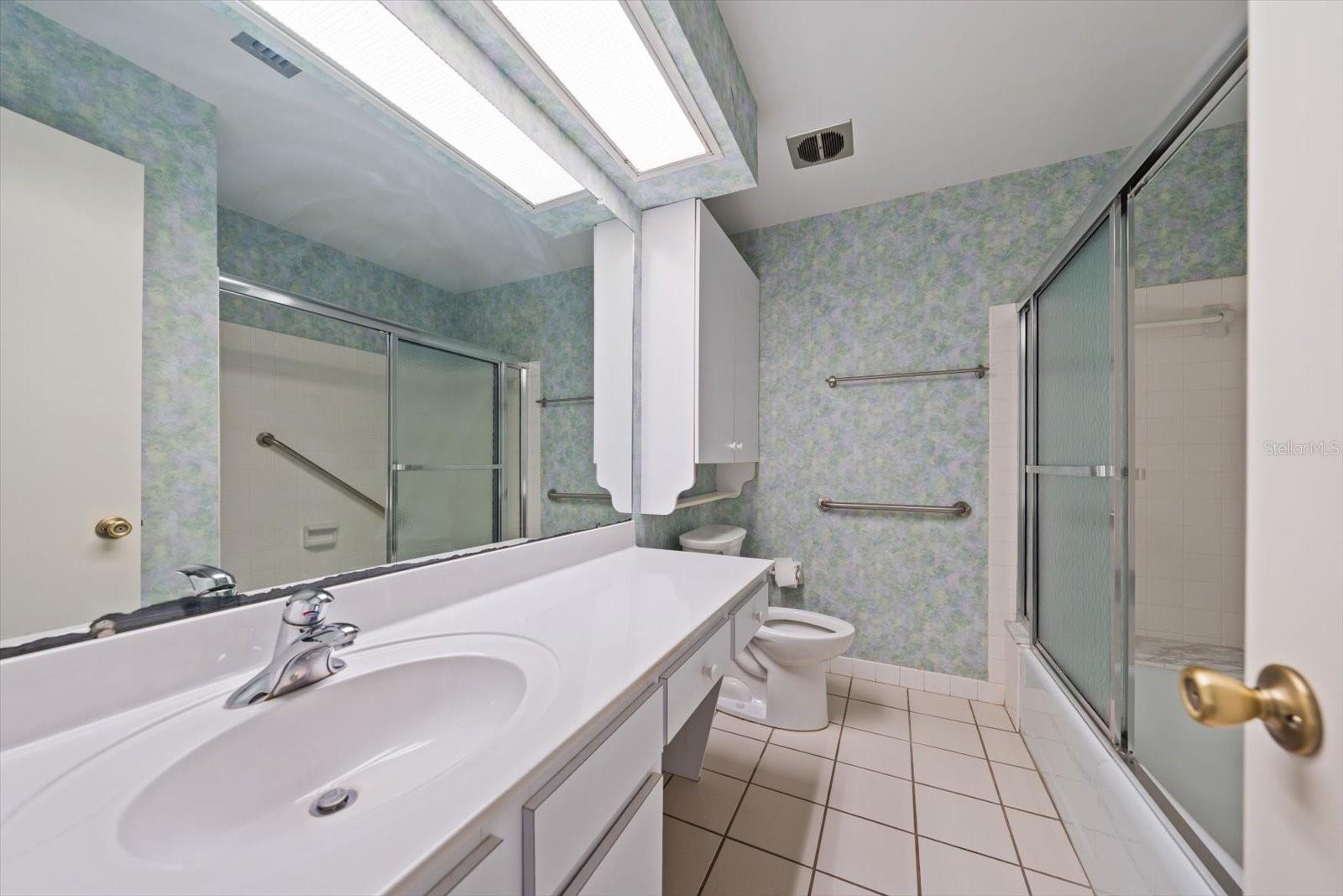 HARBOUR CLUB CONDO 2 - Residential