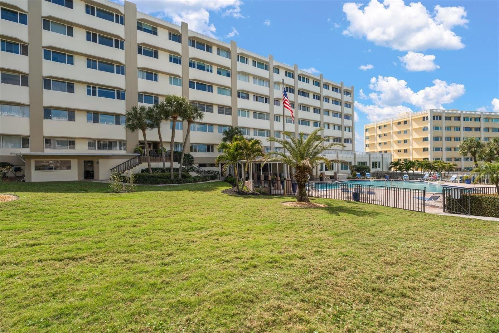 HARBOUR CLUB CONDO 2 - Residential