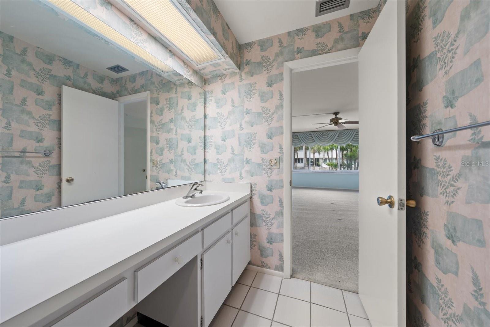 HARBOUR CLUB CONDO 2 - Residential