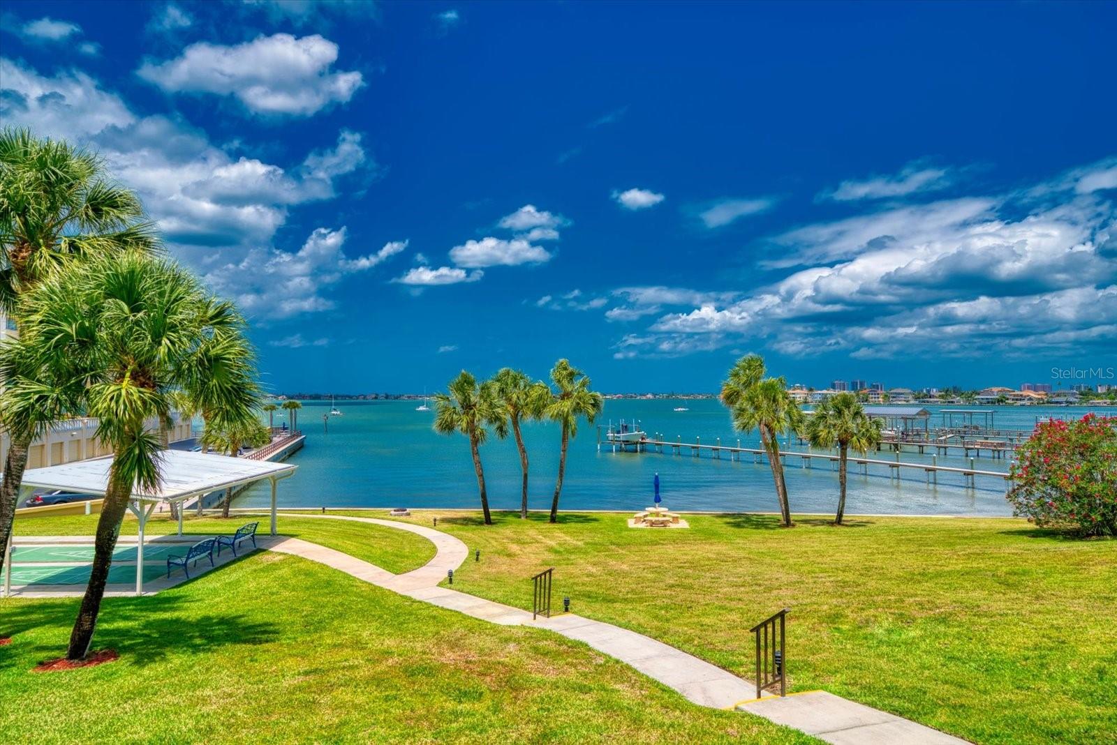 HARBOUR CLUB CONDO 2 - Residential