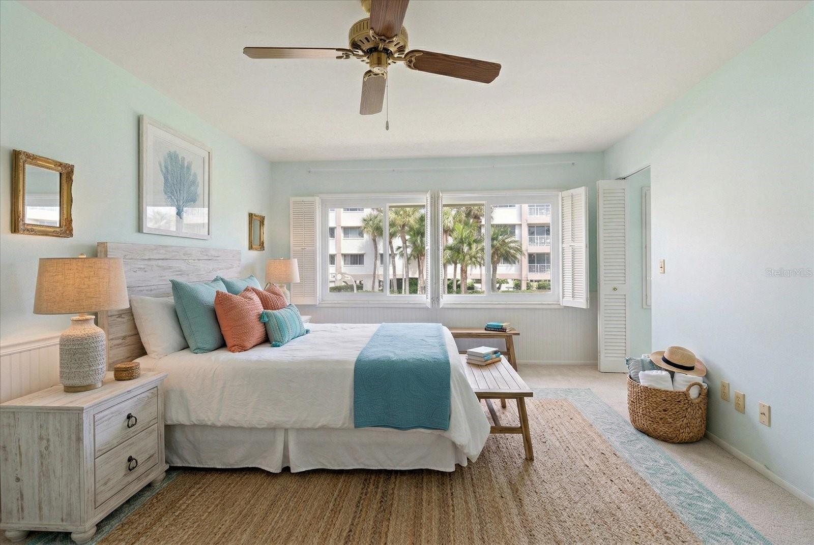 HARBOUR CLUB CONDO 2 - Residential