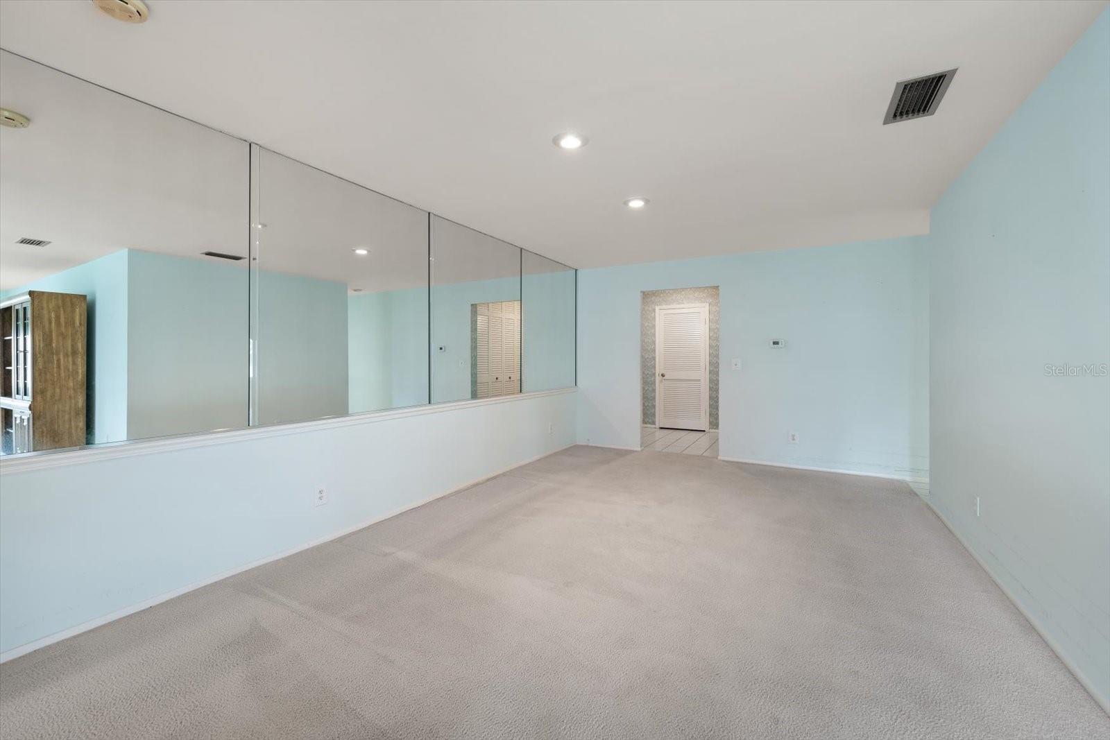 HARBOUR CLUB CONDO 2 - Residential