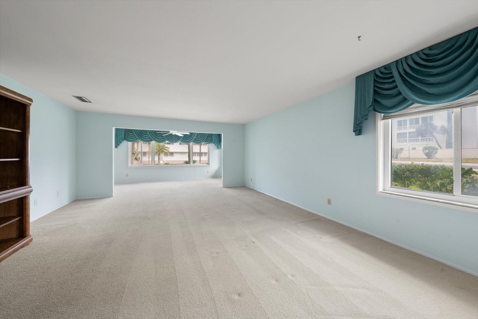 HARBOUR CLUB CONDO 2 - Residential