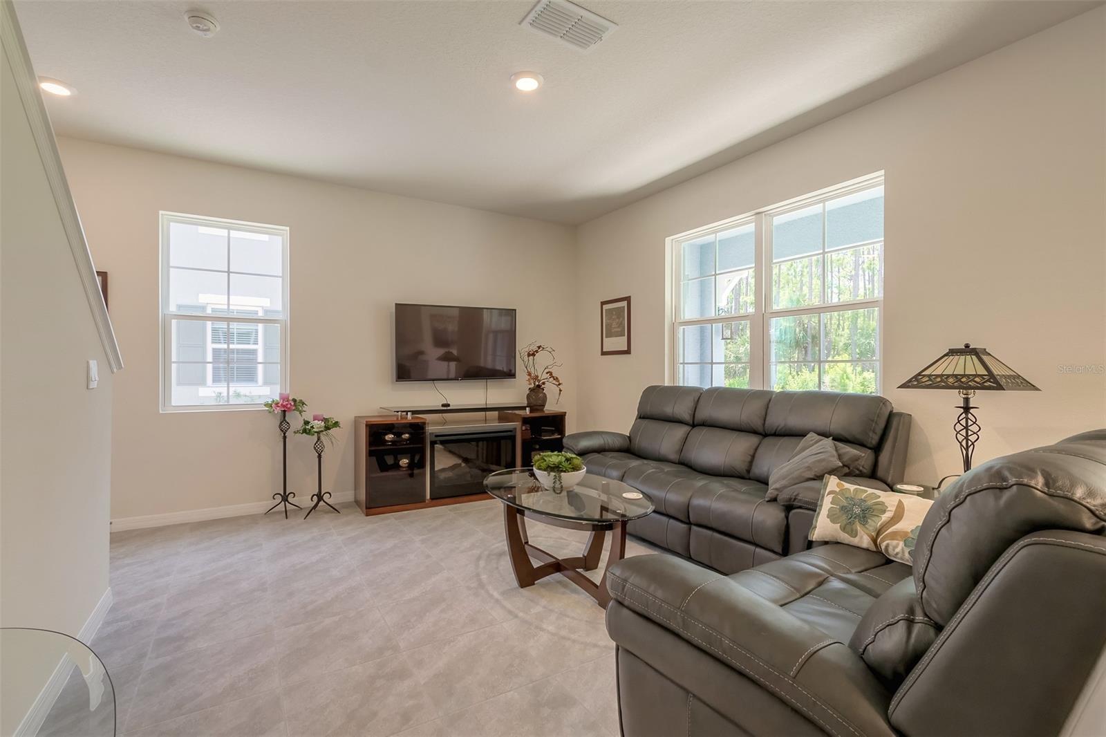 Palms-Ph 5 - Residential