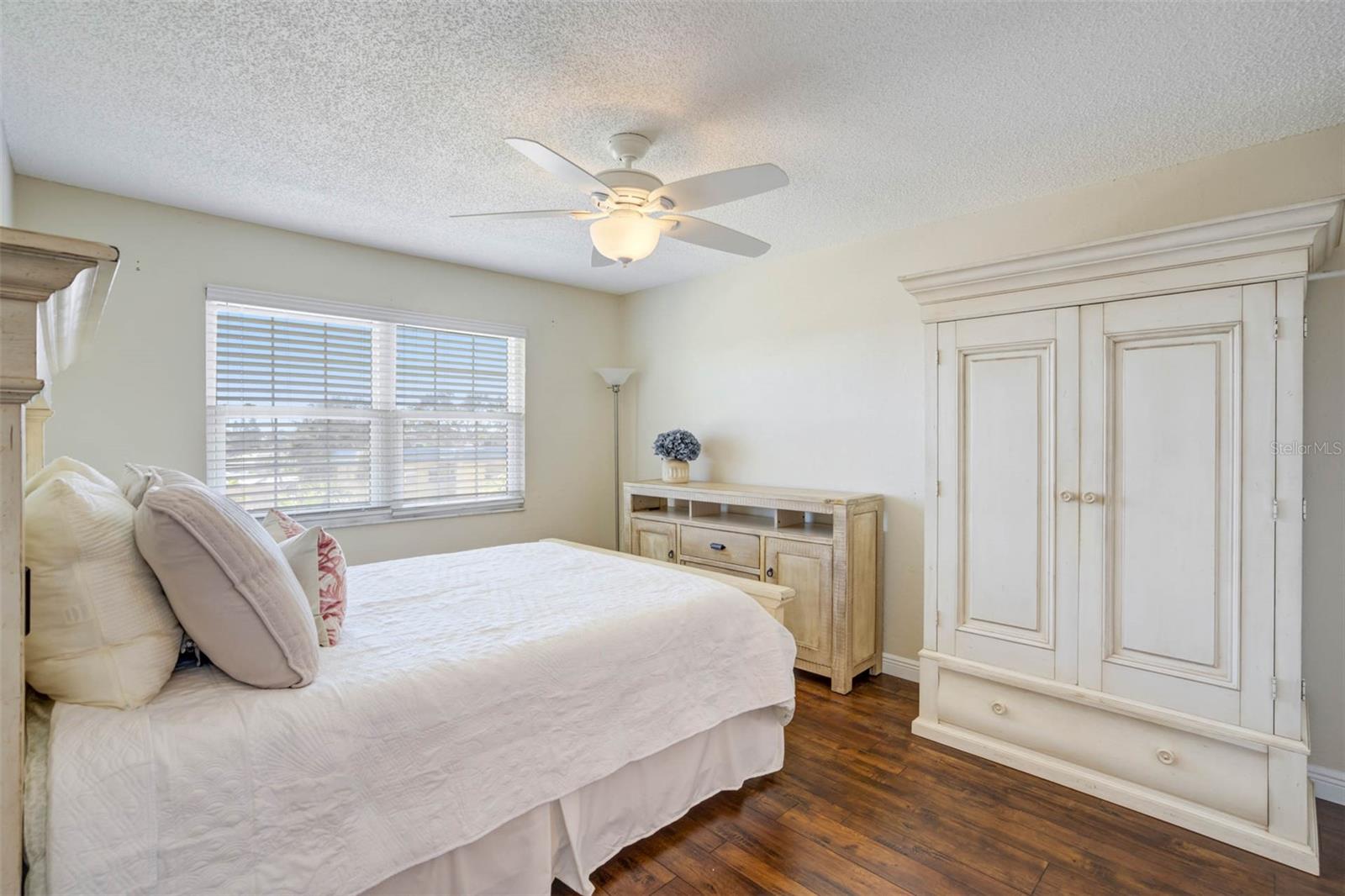 HARBOR POINTE CONDO - Residential