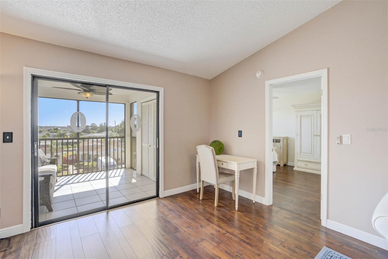 HARBOR POINTE CONDO - Residential