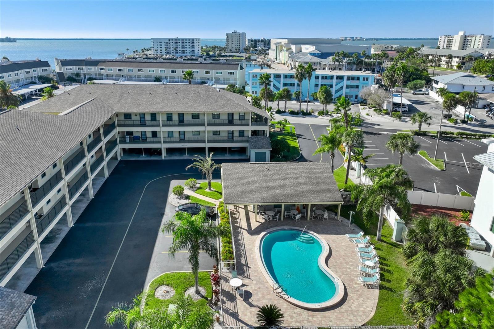 HARBOR POINTE CONDO - Residential