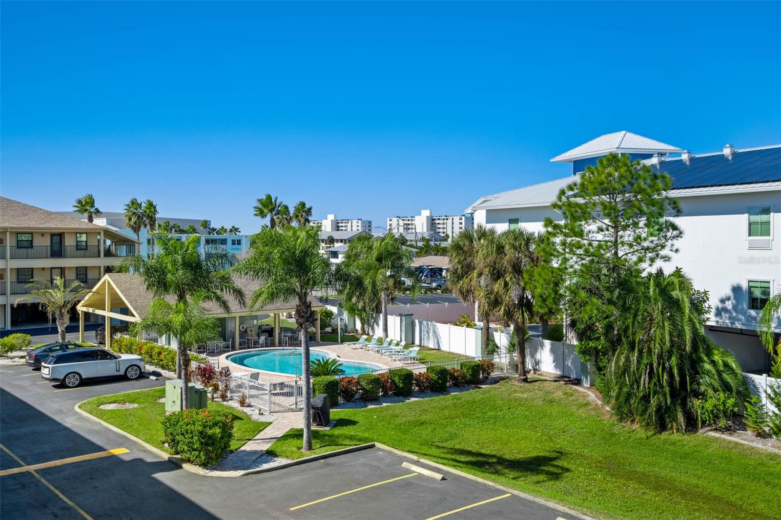 HARBOR POINTE CONDO - Residential