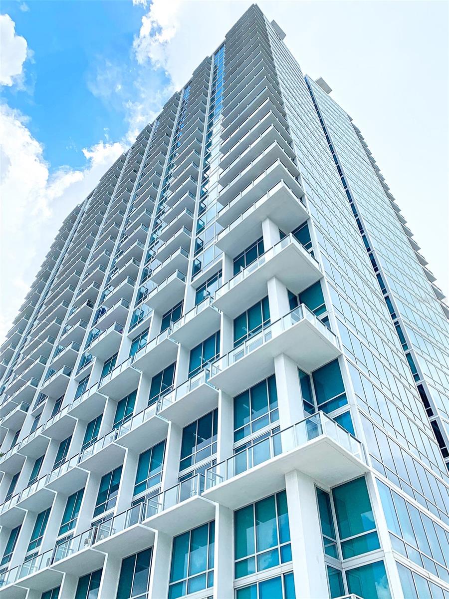 VUE/LK EOLA - Residential Lease