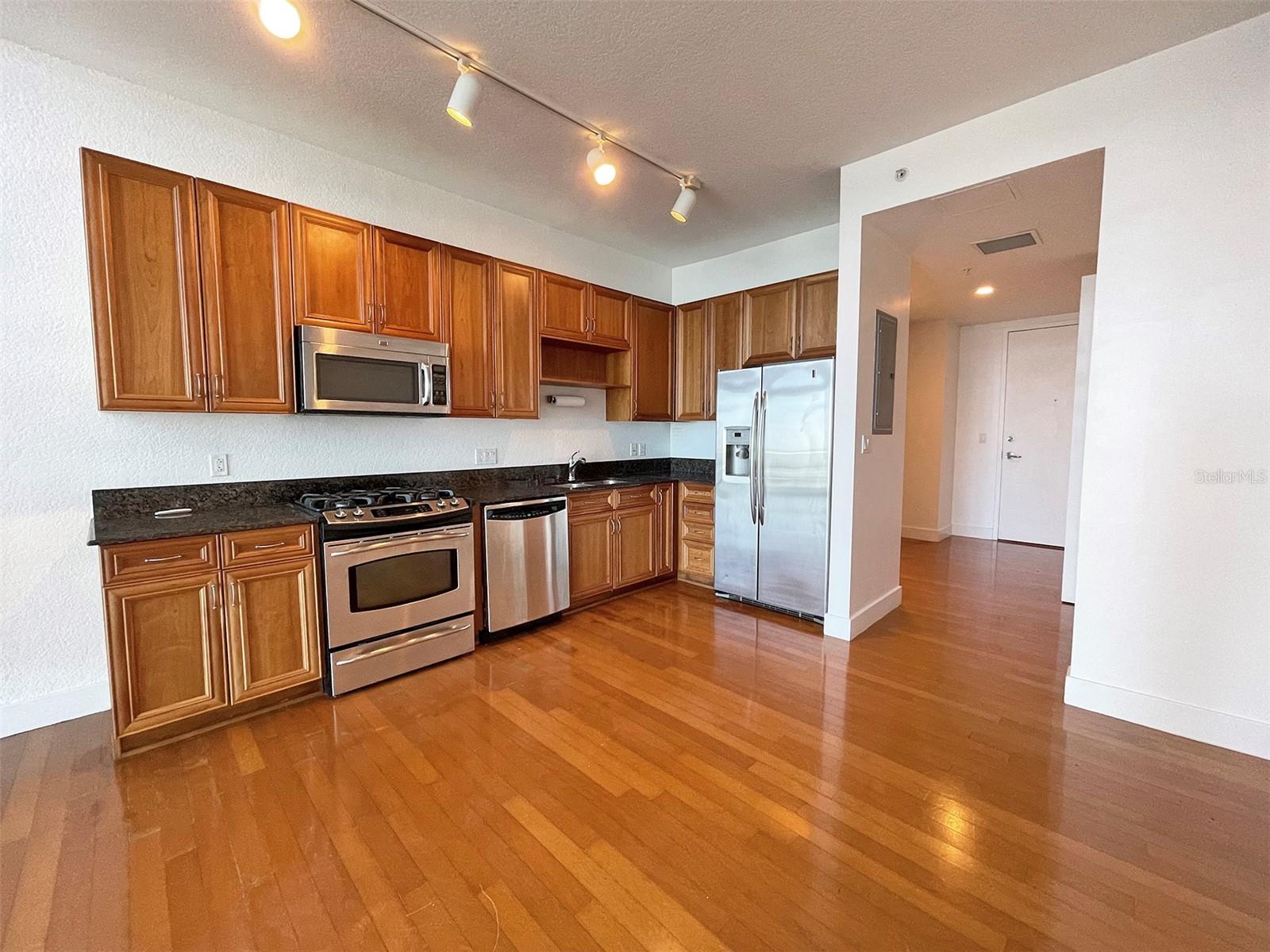 VUE/LK EOLA - Residential Lease