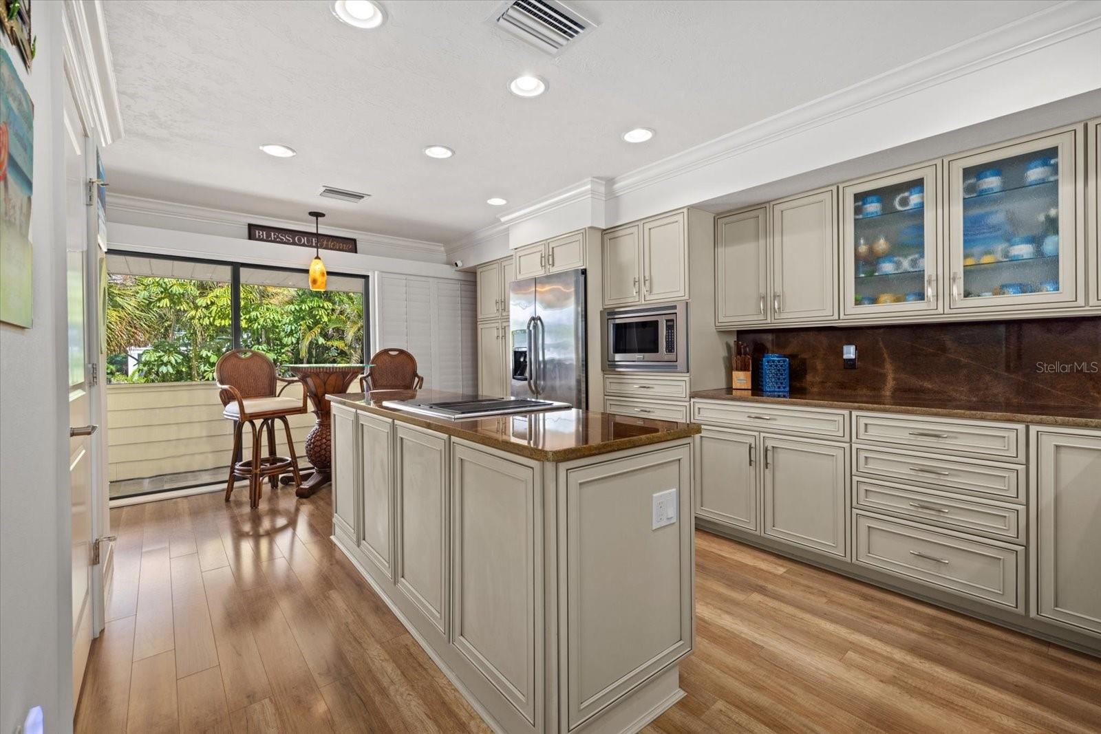 548 BEACH ROAD A, SARASOTA, FL, 34242 4 548 BEACH ROAD A