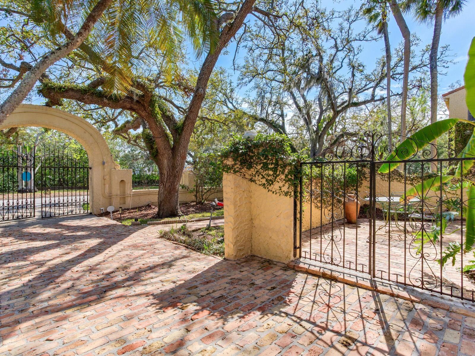 5020 S SHORE CREST CIRCLE