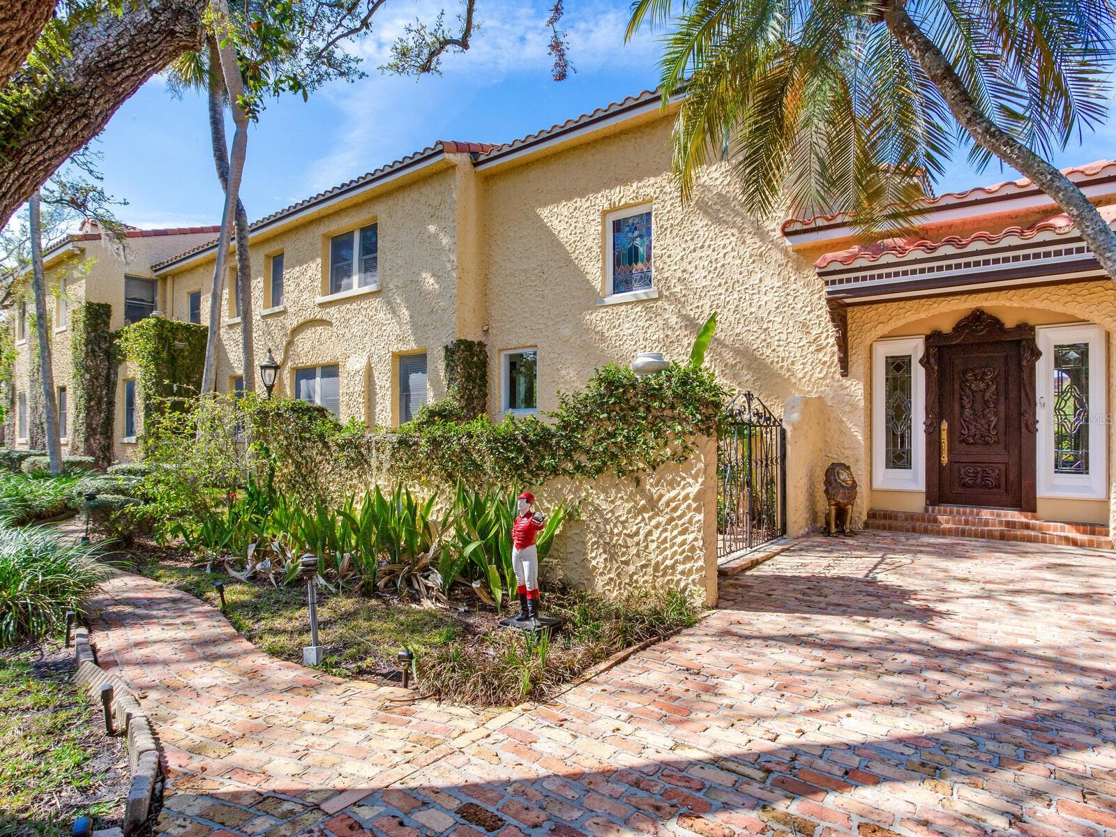 5020 S SHORE CREST CIRCLE