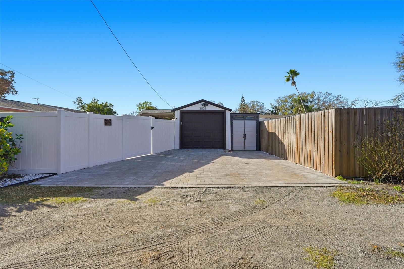 PINECREST PARK - Residential