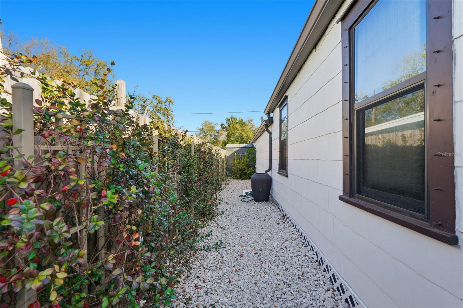 PINECREST PARK - Residential