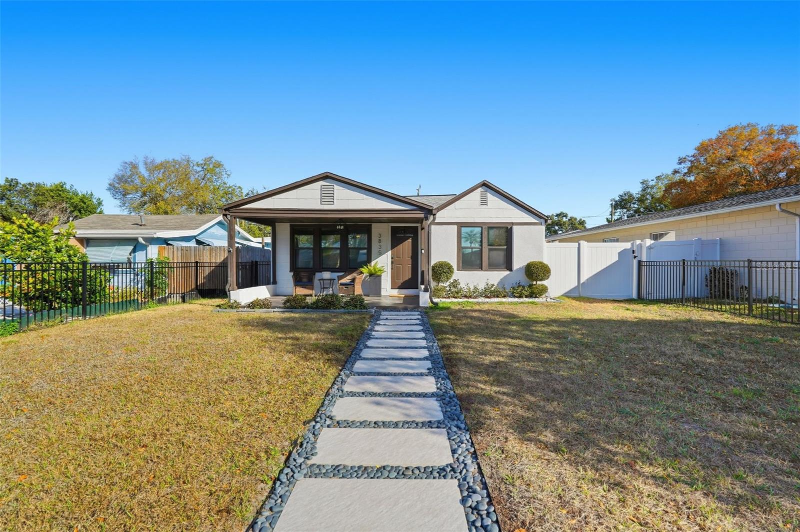 PINECREST PARK - Residential