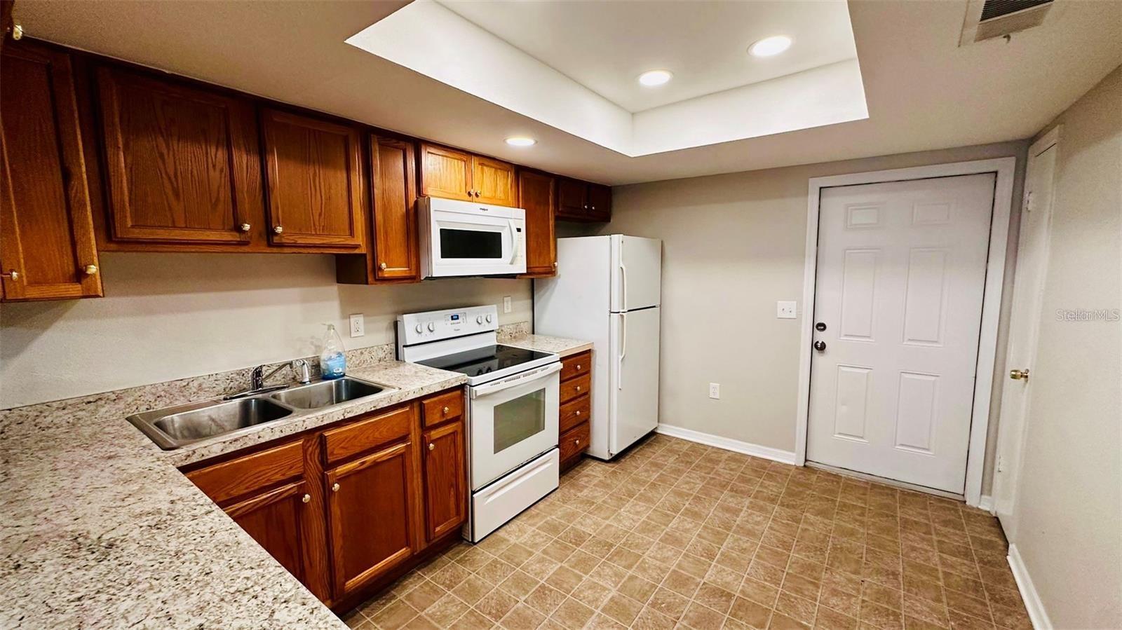 LAKE HART ESTATES - Residential Lease