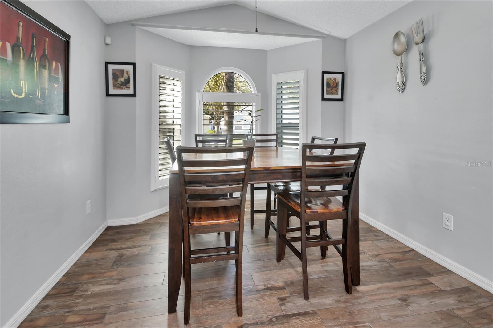 BLUE SPGS VILLAS - Residential