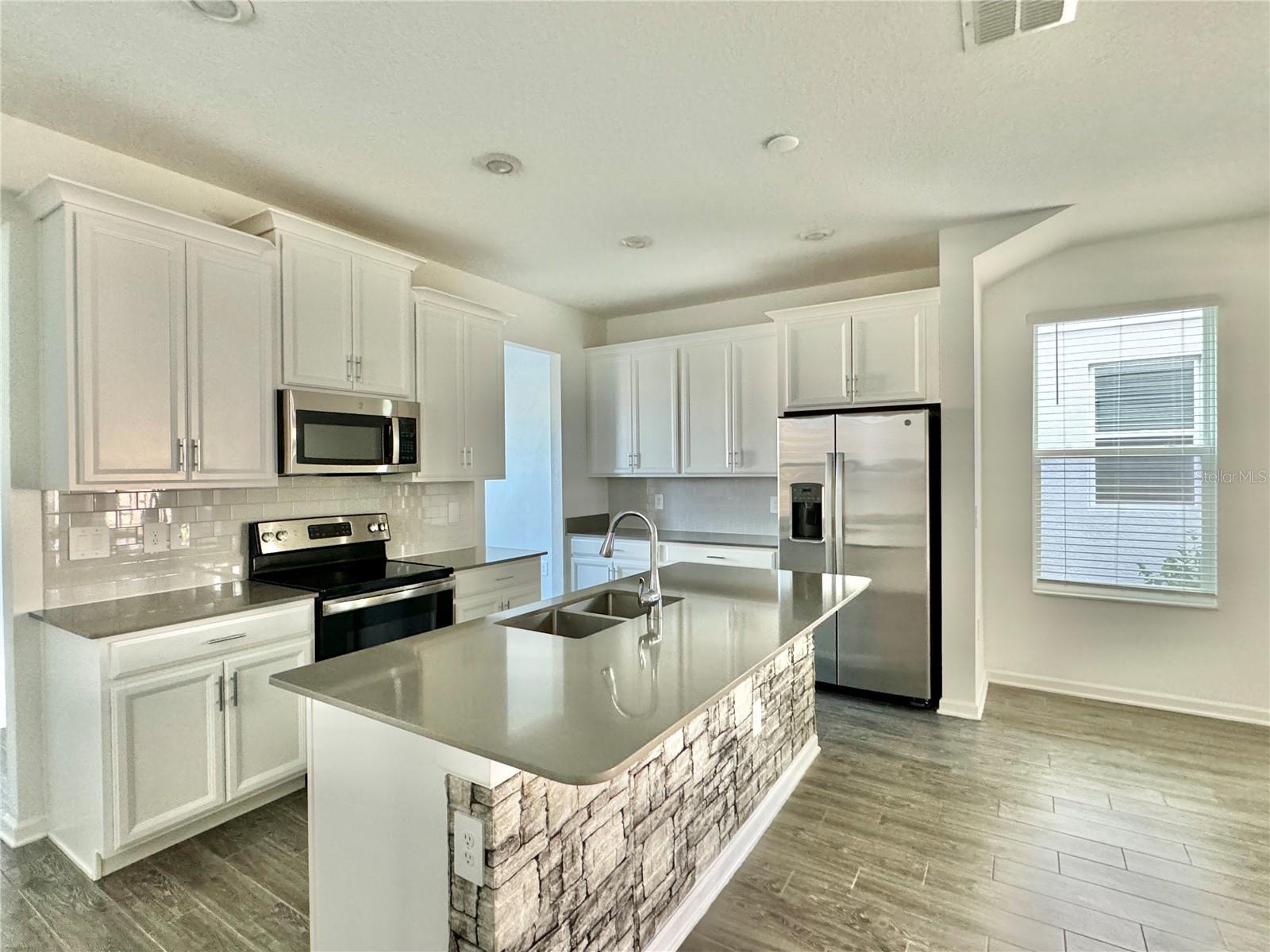 1652 CROSS PRAIRIE PARKWAY