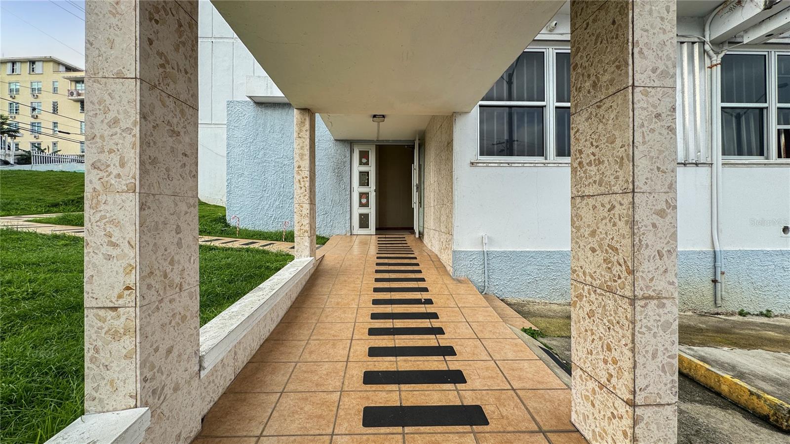 . 412 CALLE TAPIA, BELLEVIEW CONDO, APT 204 204