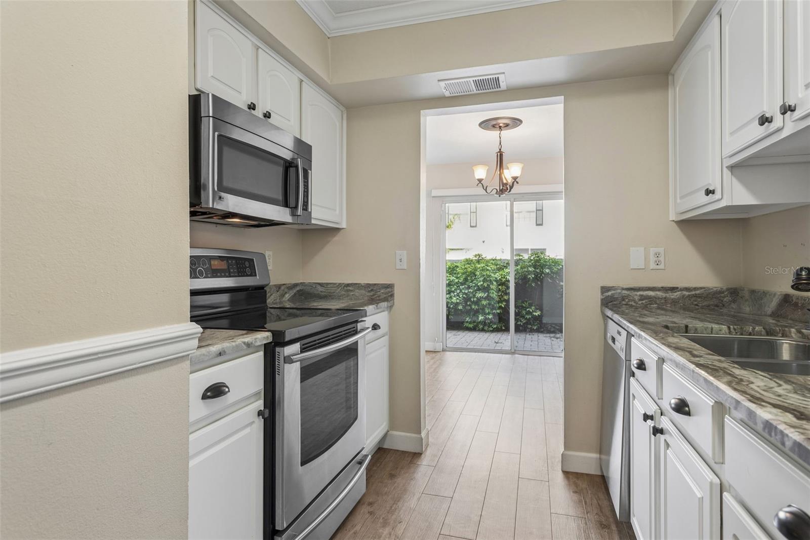 RAINTREE MANOR HOMES CONDOMINI - Residential