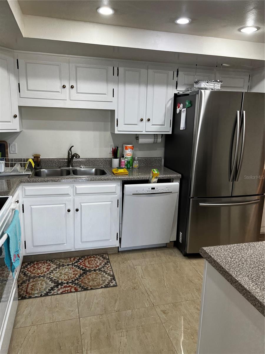 LIDO SURF AND SAND - Residential Lease