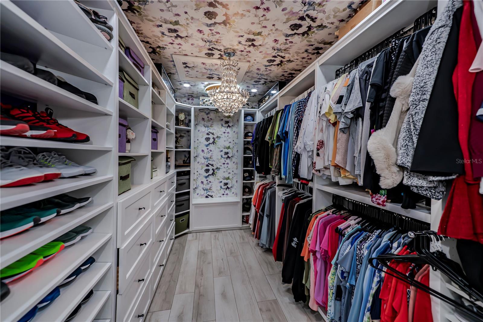 LAKE SUZY VILLAS - Residential