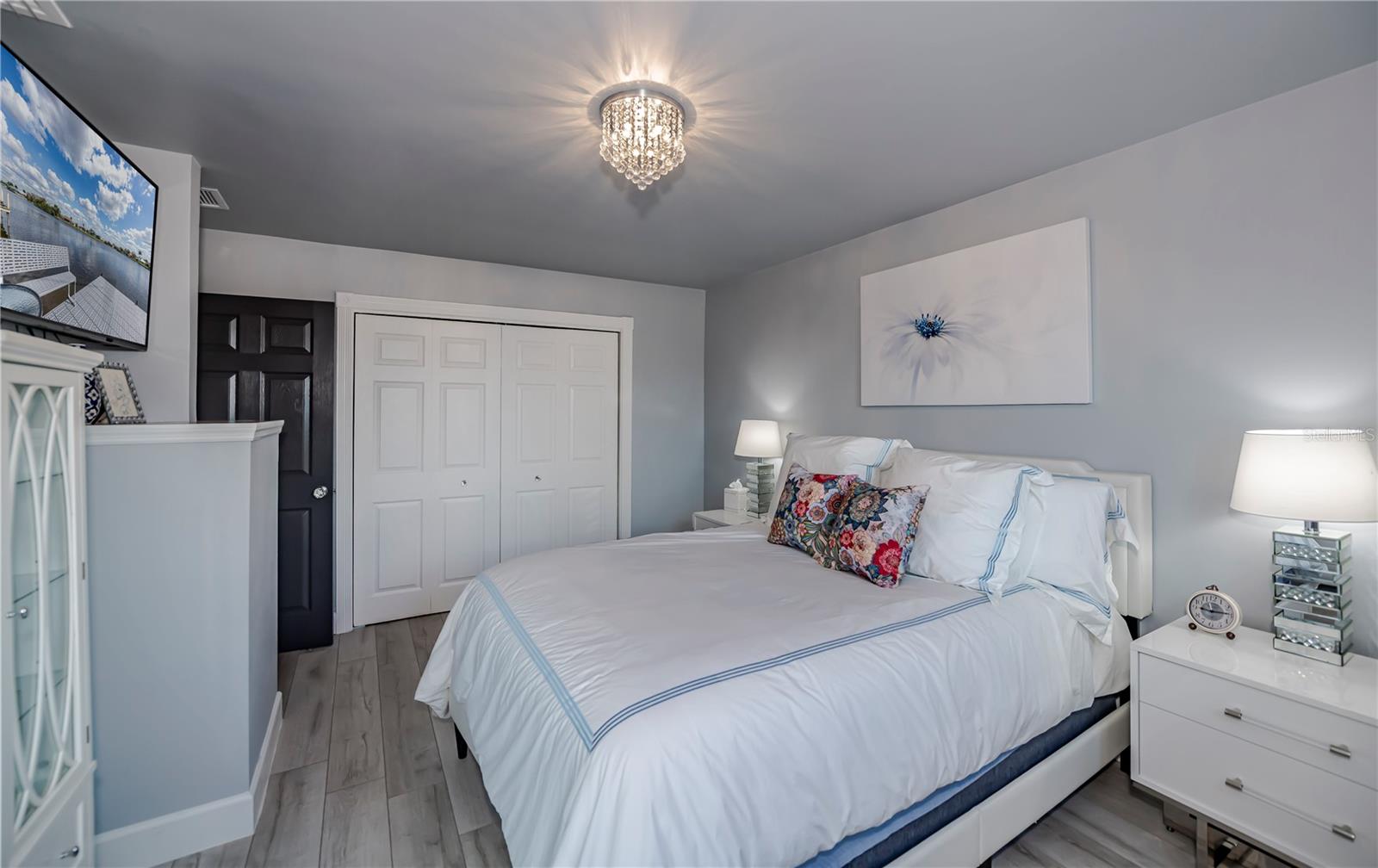 LAKE SUZY VILLAS - Residential