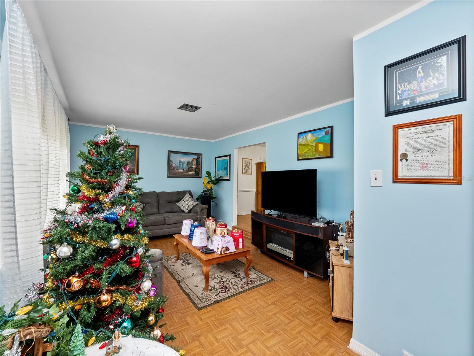 7002 CRESTLAKE DRIVE