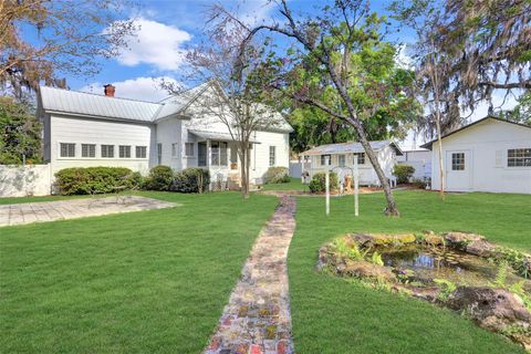 A home in HIGH SPRINGS