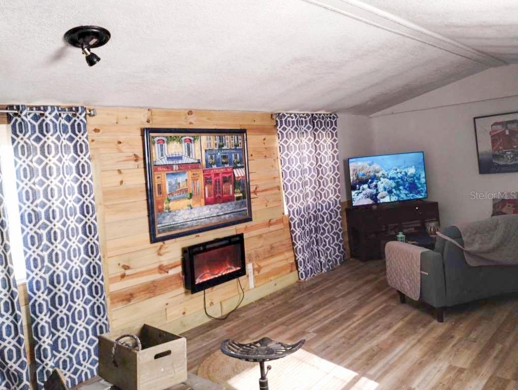 MOON LAKE ESTATES - Residential