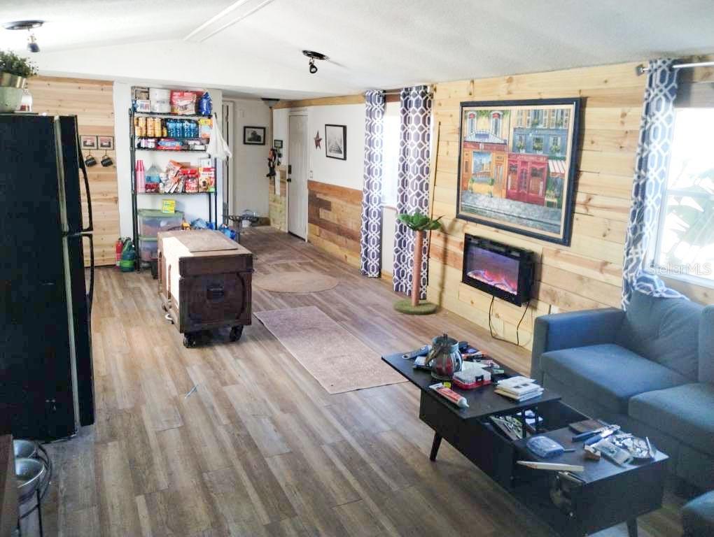 MOON LAKE ESTATES - Residential