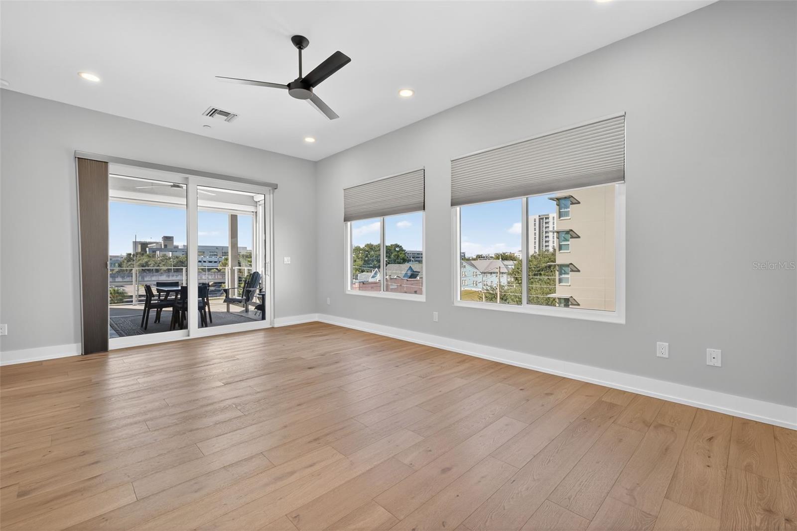 THE ROYAL TOWNHOMES - Residential