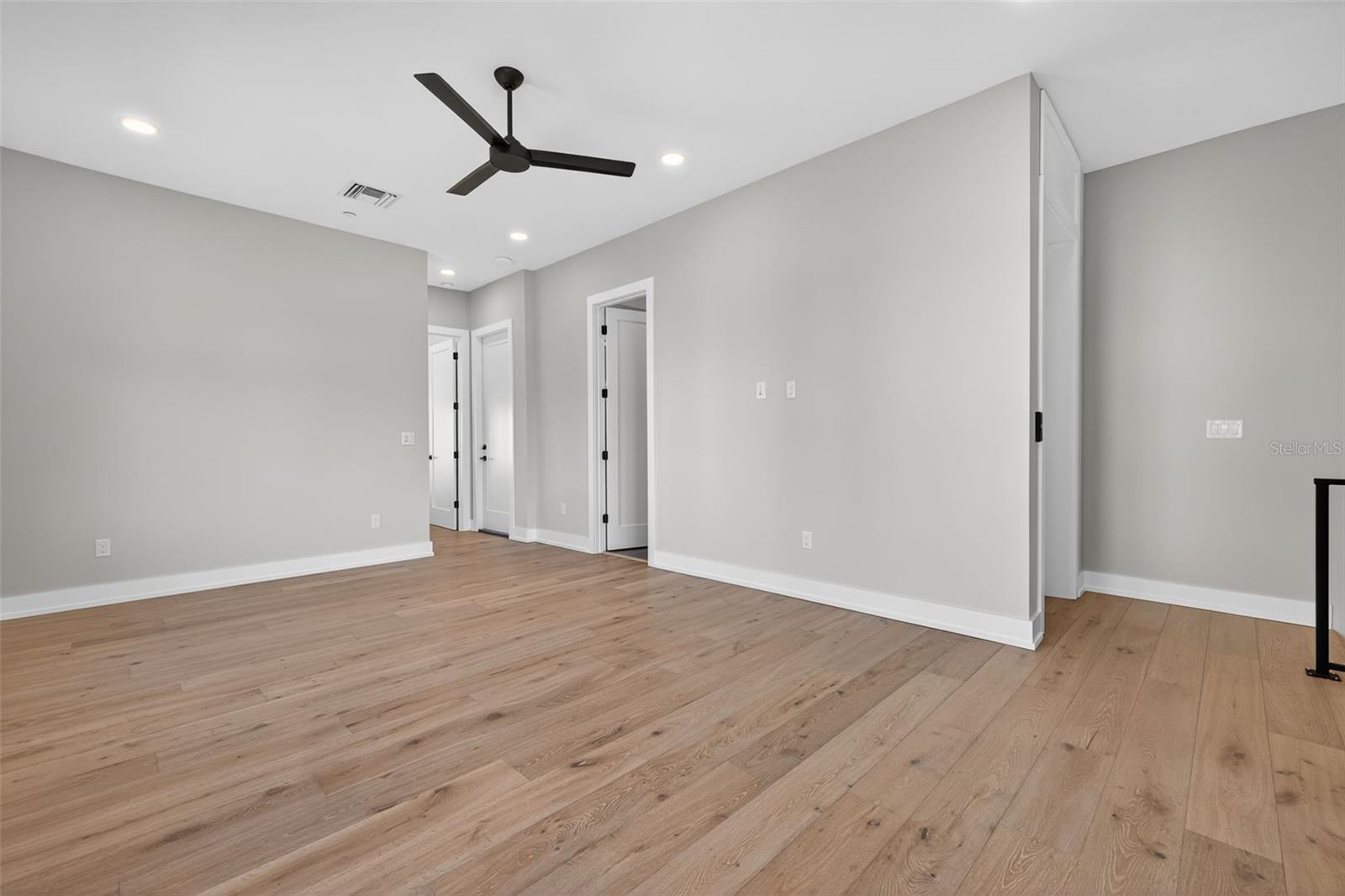 THE ROYAL TOWNHOMES - Residential