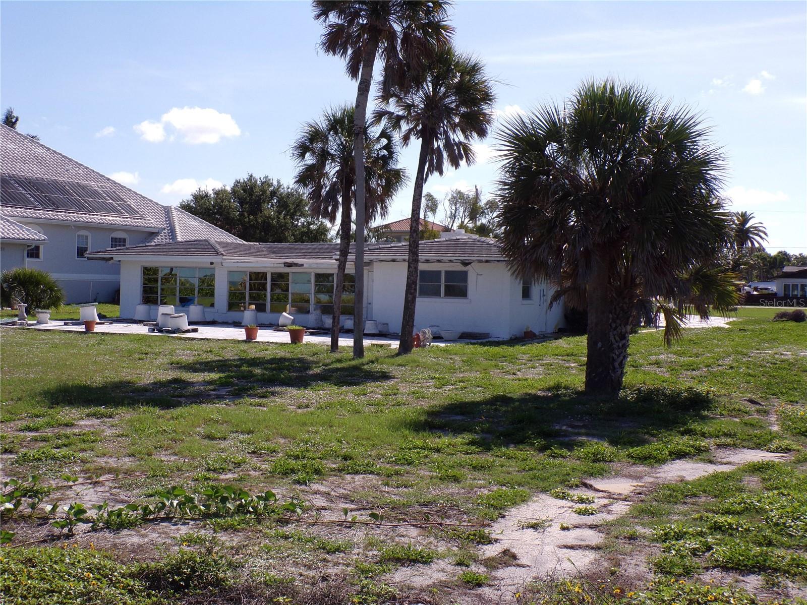 1124 SUNSET DRIVE